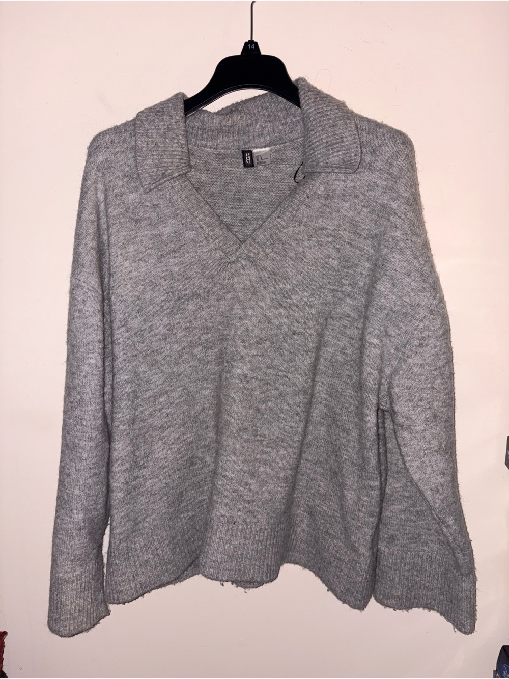 H&M Divided Gray V-Neck Knit Sweater size large